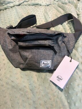 NWT Herschel Pop Quiz Hip Pack in raven crosshatch gray.